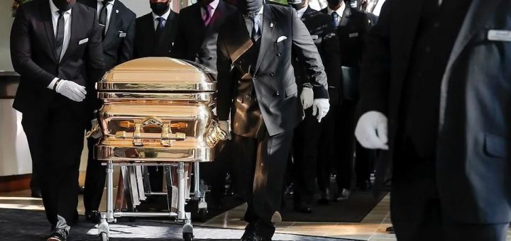 201万！堪比国葬，一场白人跪倒黑人脚下的葬礼，跪下的拜登亲赴"捧场“