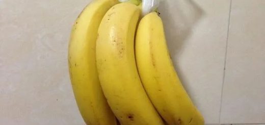 香蕉放在冰箱内皮冻黑了，能吃吗？学会一招，香蕉放一周也不易烂