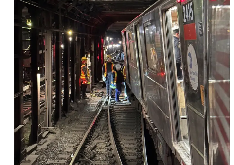 突發災難! 載500人地鐵撞車脫軌 乘客尖叫跳窗逃命 數十人傷 全線停擺!